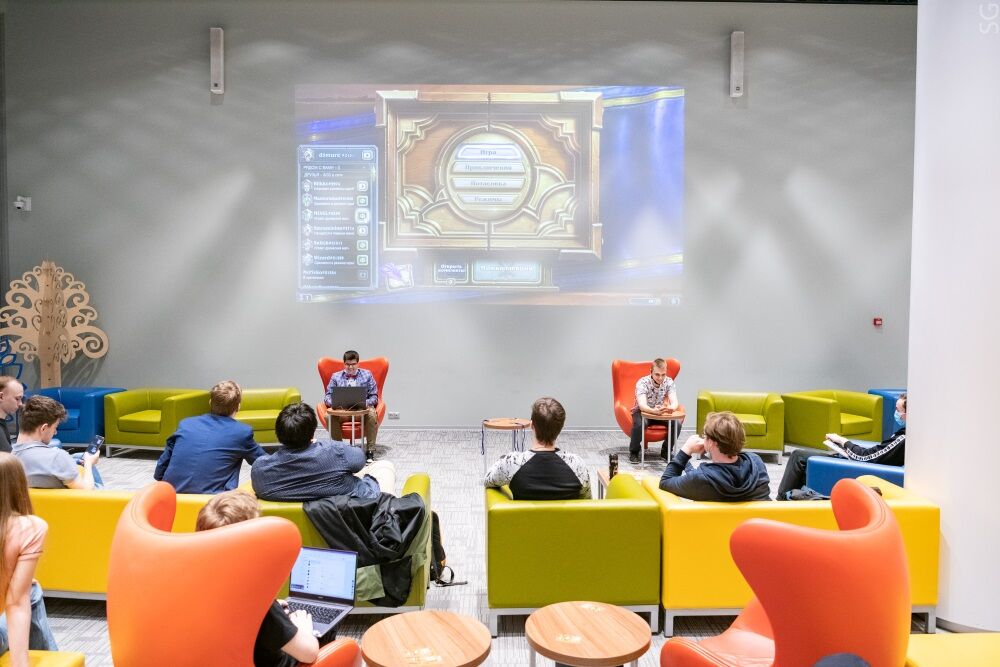 Фотография болельщиков киберспортивных соревнований