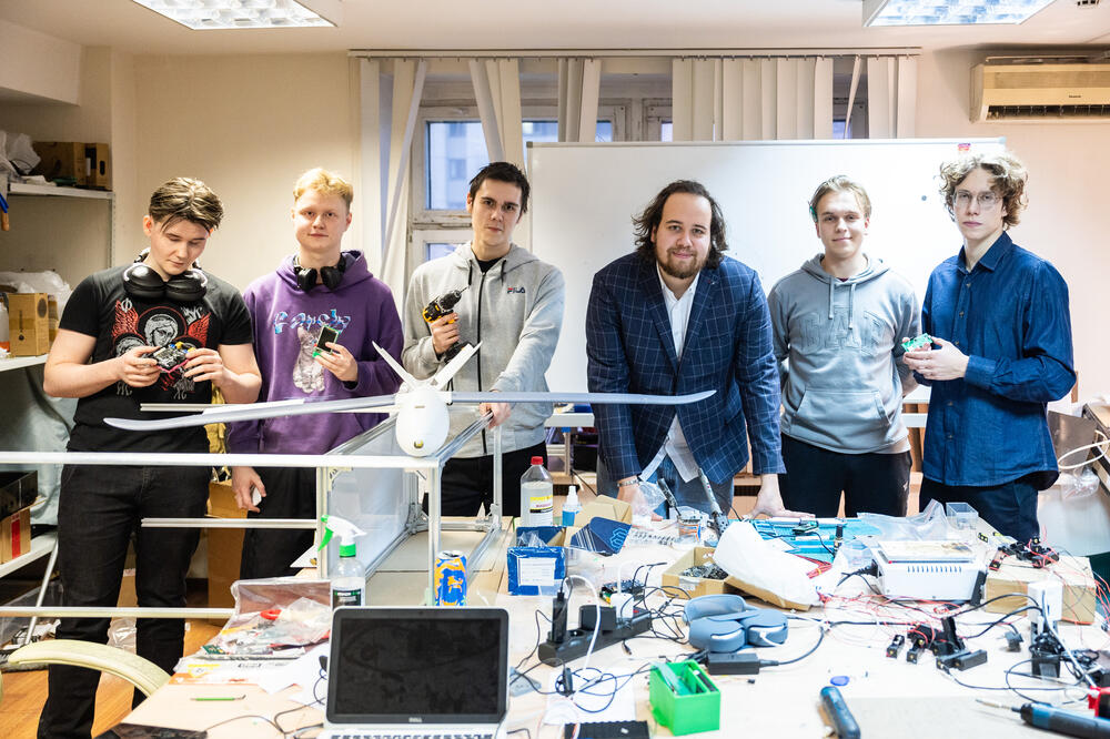 На фотографии члены Клуба разработчиков радиоэлектроники