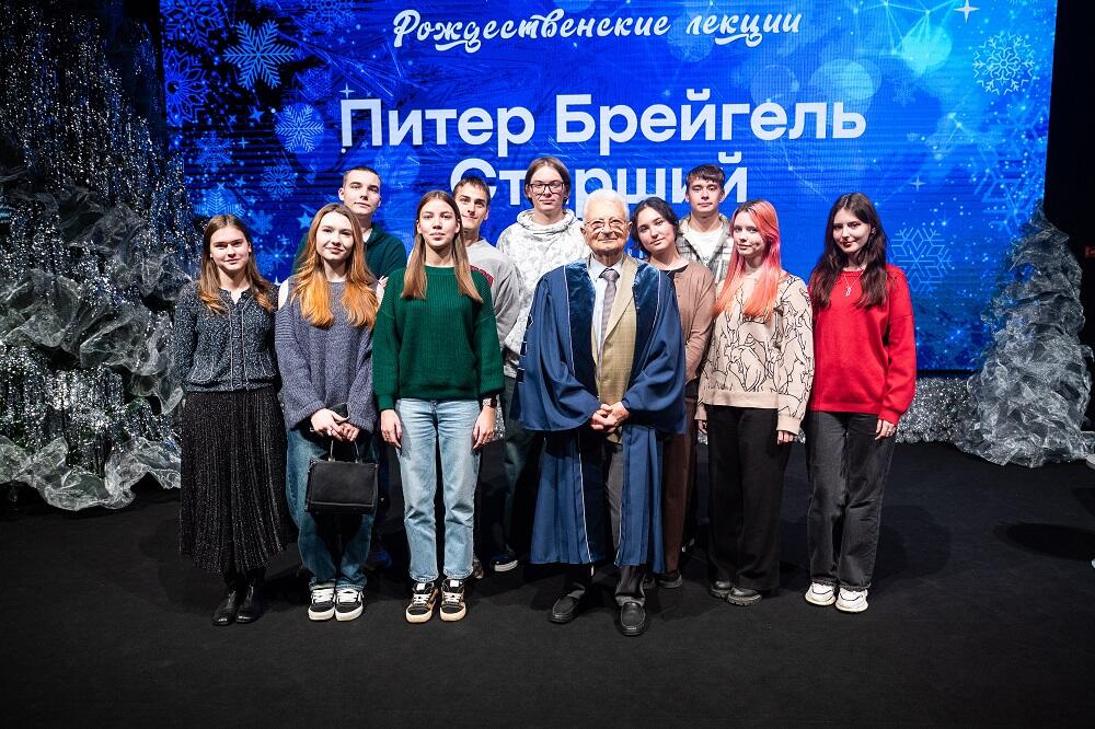 Юрий Оганесян на Рождественской лекции